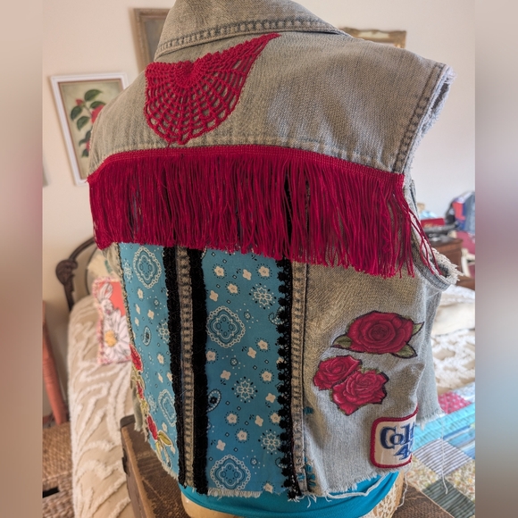 Denim vest, embellished w fabrics, fringe, cowboy boot patch, HANDMADE ITEM - Picture 4 of 11